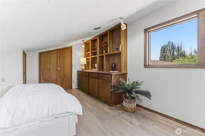 Bedroom 2 can also be an office/ den