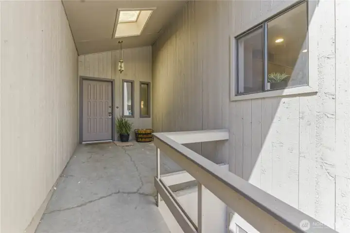 Covered Entrance, no stairs