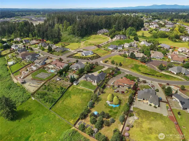 Take in the surrounding neighborhood, territorial outlook, and distant landscape views.