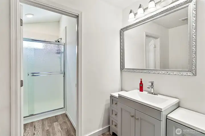 upper level 3/4 bathroom