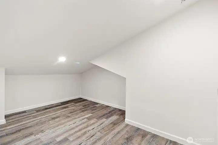 Upper level Bonus space