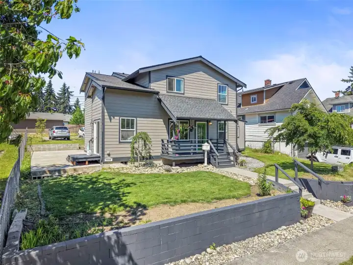 Level front yard