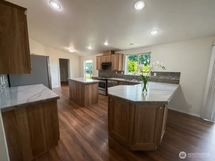 Well laid out kitchen. Well laid out kitchen.