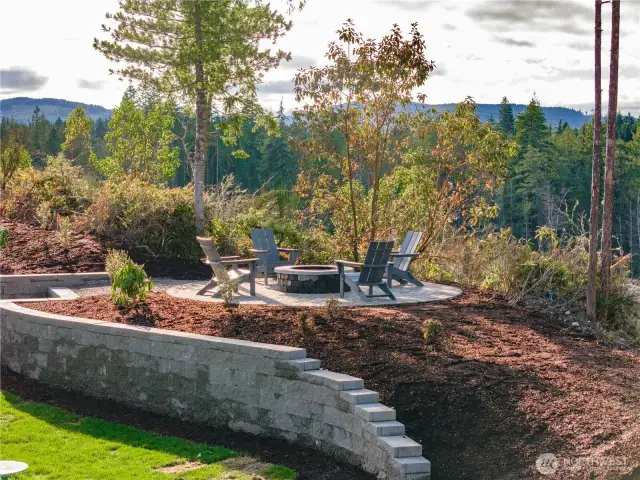 Exterior/Backyard