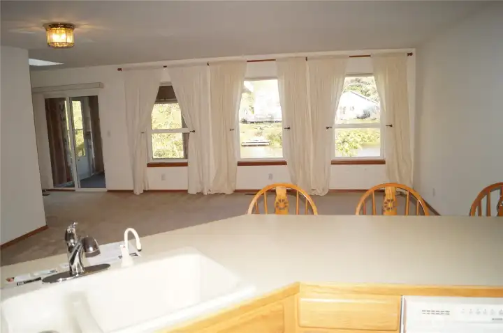 Entry to dining/living