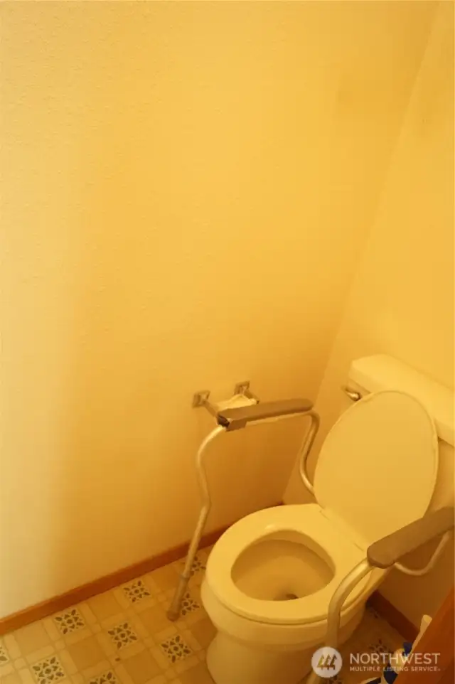 3rd (Half)-bath off laundry room