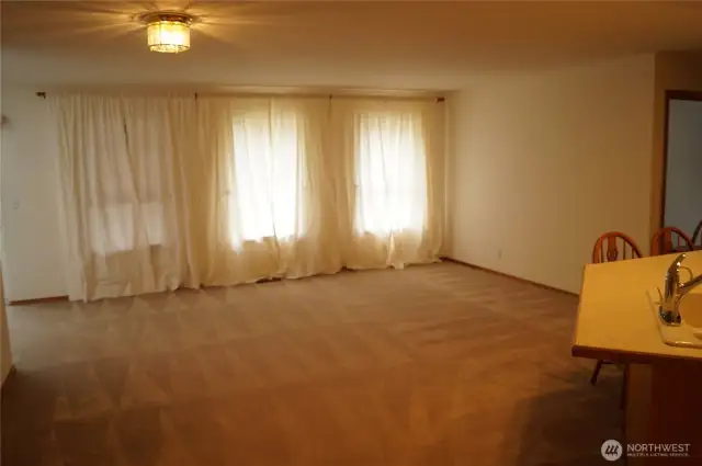 Entry to dining/living