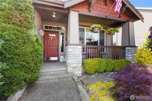 Covered Front Porch!