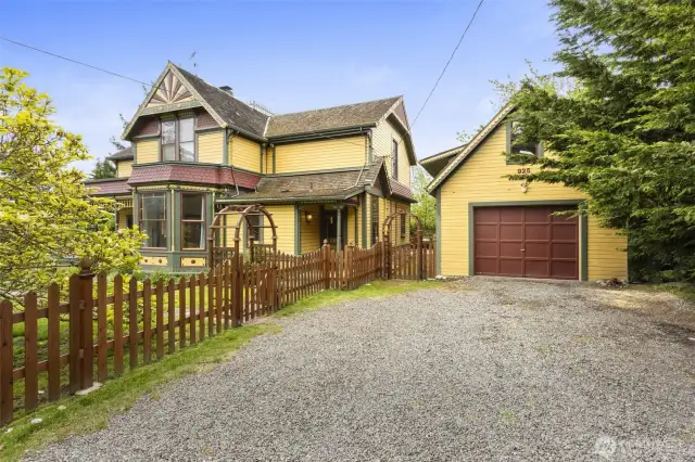 Detached garage with ADU (yes, newly updated ADU of 360 sqft)