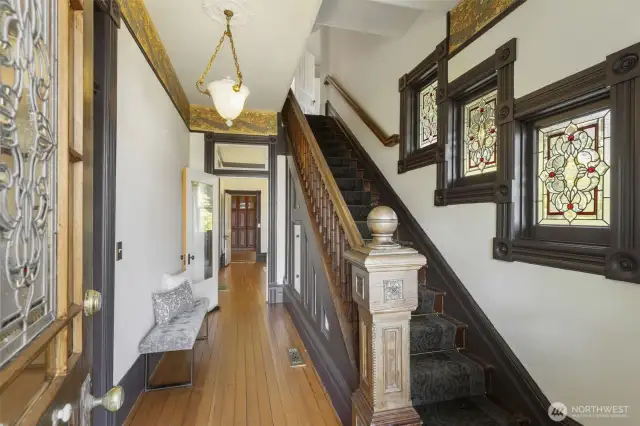Fir hardwood floors throughout