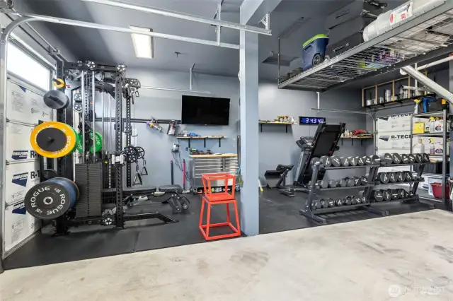 3-bay Garage w/ Rear Roll Up