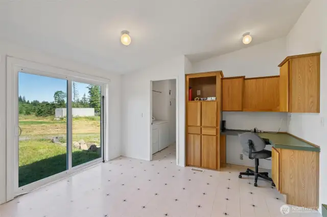Eating/Office