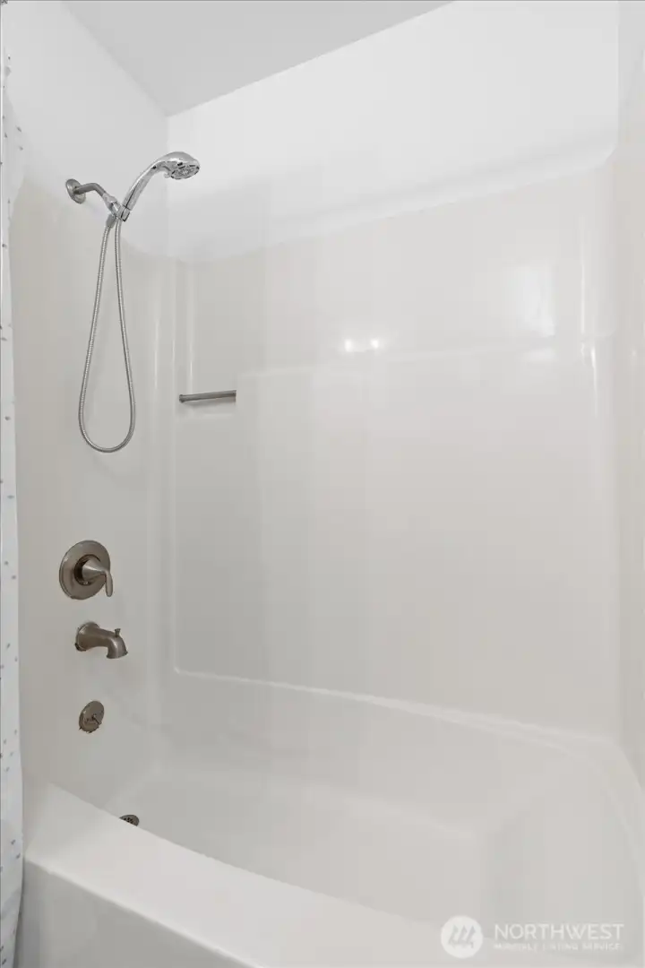 shower/tub