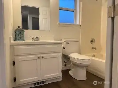 second floor full bath by bedrooms
