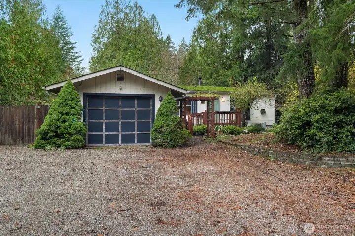 Large sized lot with single car garage.