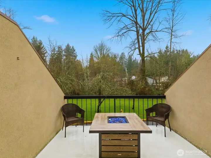 Large Private Deck Overlooking the Green Belt