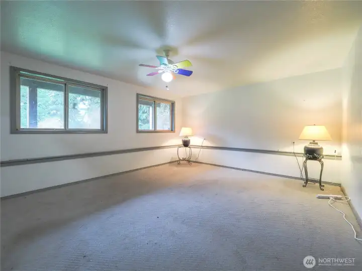 Multi purpose room for hobbies.