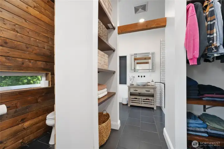 separate toilet room and walk-n closet  in the primary bedroom