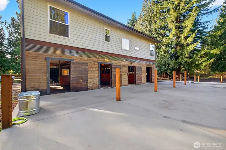 12’x20’ outdoor paddocks with poured concrete which is ideal for a mud free winter.