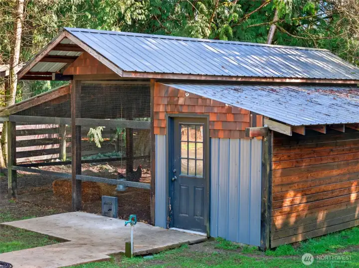 Large chicken coop   Covered out door run is optimal for chickens on days when they are to be prevented from free range