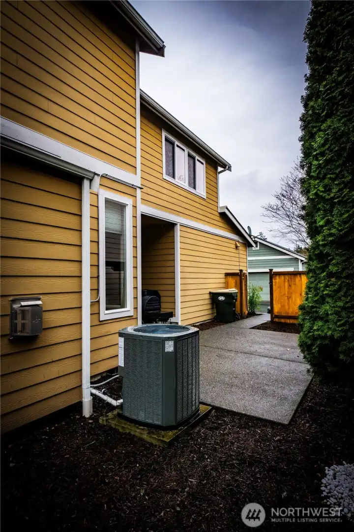 SUNSHINE IS COMING...BEAT THE HEAT WITH THIS HEAT PUMP/AC AND HELP YOUR FURNACE WORK A LITTLE EASIER