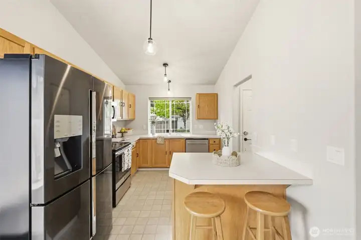 Kitchen with breakfast bar