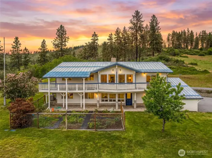 Beautiful home with Daylight Basement