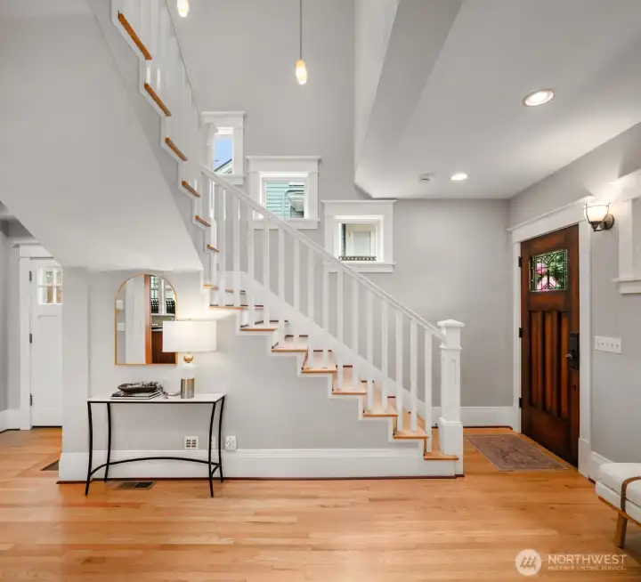 Spacious entrance Spacious entrance