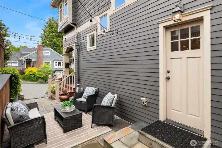 Great side yard with space to relax and a hot tub Great side yard with space to relax and a hot tub