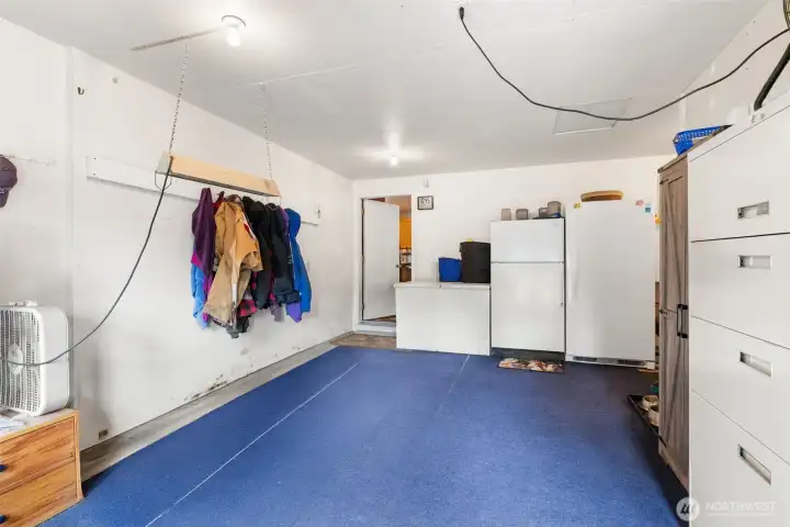 mud room, walk-in pantry