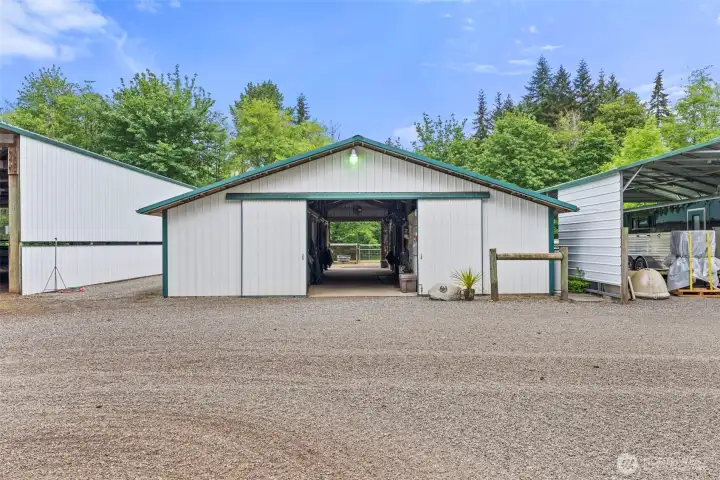 8-stall barn