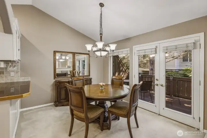 Dining room and breakfast bar