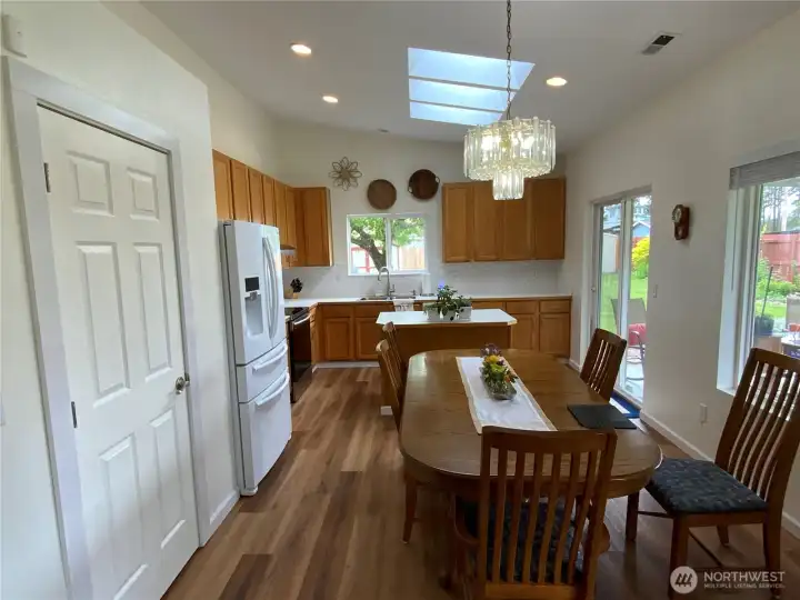 Beautiful Kitchen with skylights and large pantry Beautiful Kitchen with skylights and large pantry
