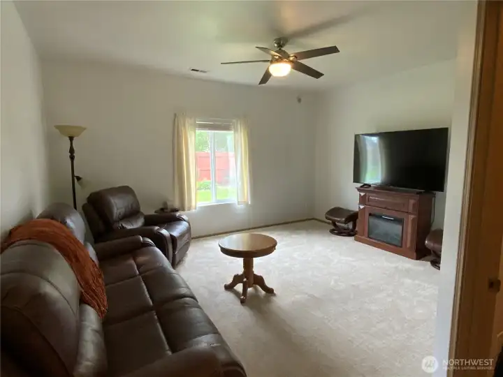 Massive Primaryy bedroom currently being used as a Family room. Massive Primaryy bedroom currently being used as a Family room.