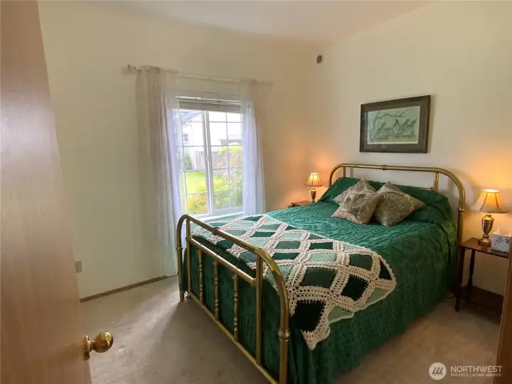 Another generous sized bedroom Another generous sized bedroom