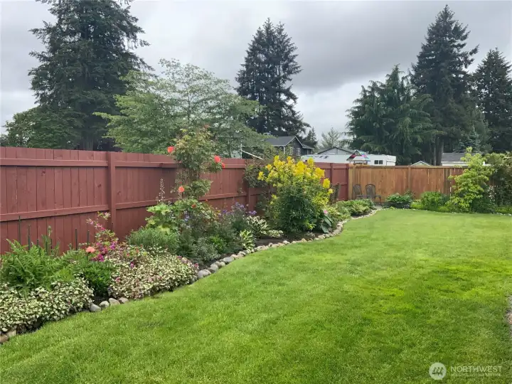 Absolutely gorgeous back yard with mature landscaping and full sprinkler sytstem Absolutely gorgeous back yard with mature landscaping and full sprinkler sytstem