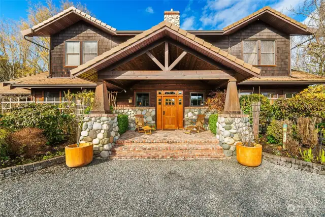 Welcome home! This gorgeous home will invite you right in. You'll fall in love.