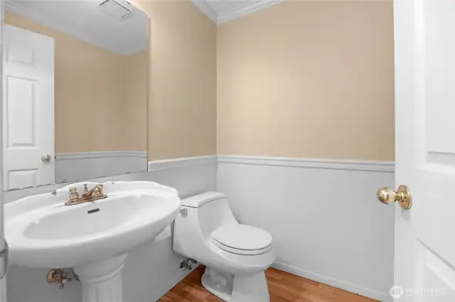 Main level guest 1/2 bathroom.