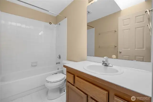 Upper level full guest bathroom.