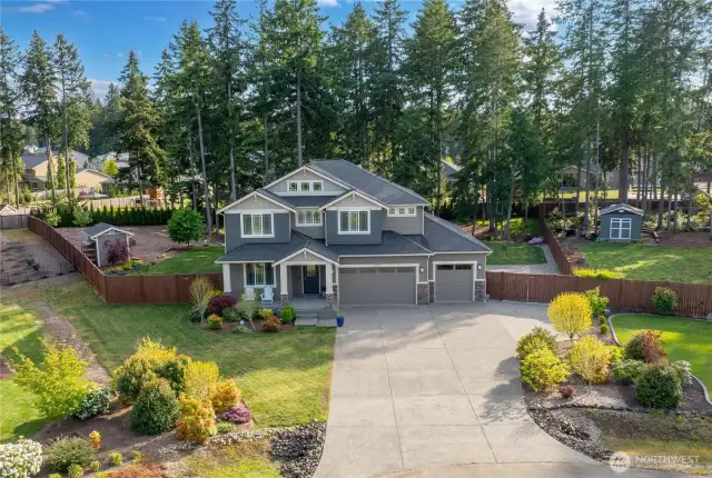 Extra large driveway & RV parking.