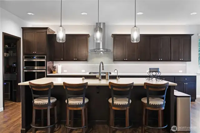 Large kitchen island, perfect for entertaining.