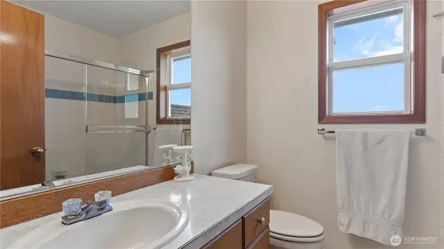 Upstairs full bathroom