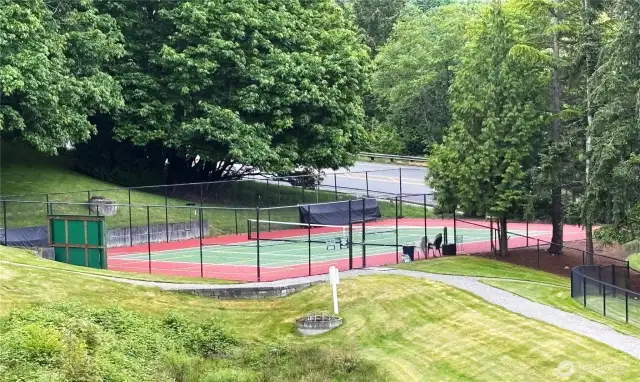 Both tennis and pickle ball are available in Providence Pointe