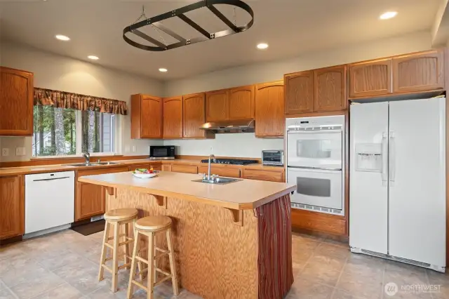 Nice open kitchen with island and salad sink. Great for entertaining.