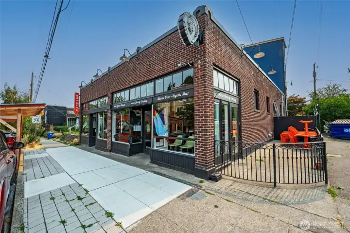 Tangletown, features many great venues, both new and old. Most recently; Asland Brewing and Lil Woody's Burgers.