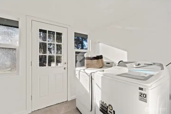 Full sized laundry center