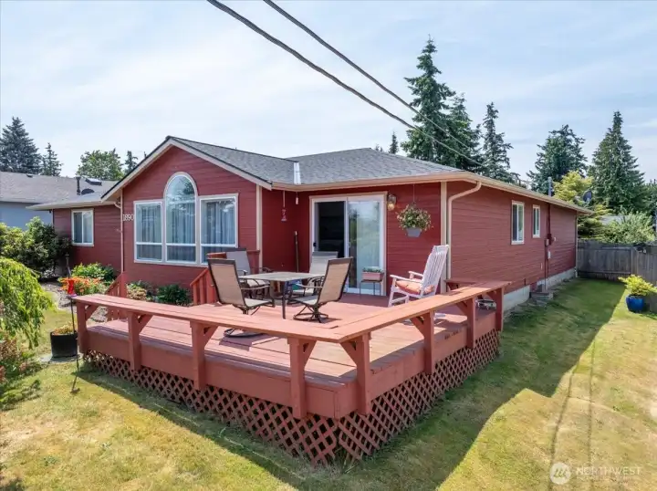 Deck off the dining room faces Port Susan & Mt. Baker.