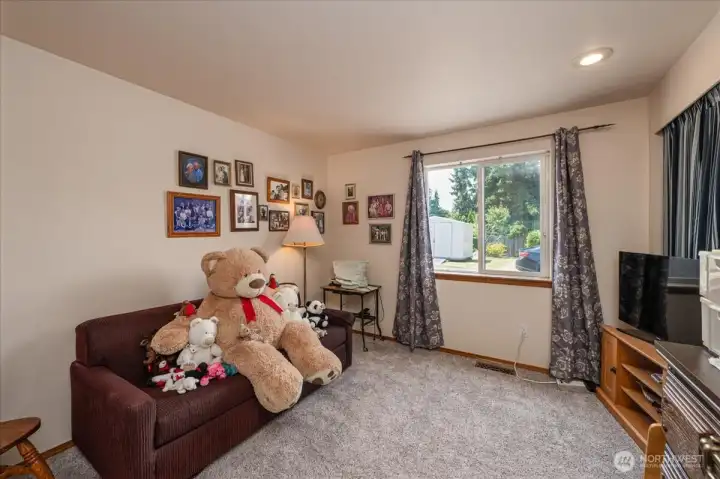 1 of 2 guest bedrooms.