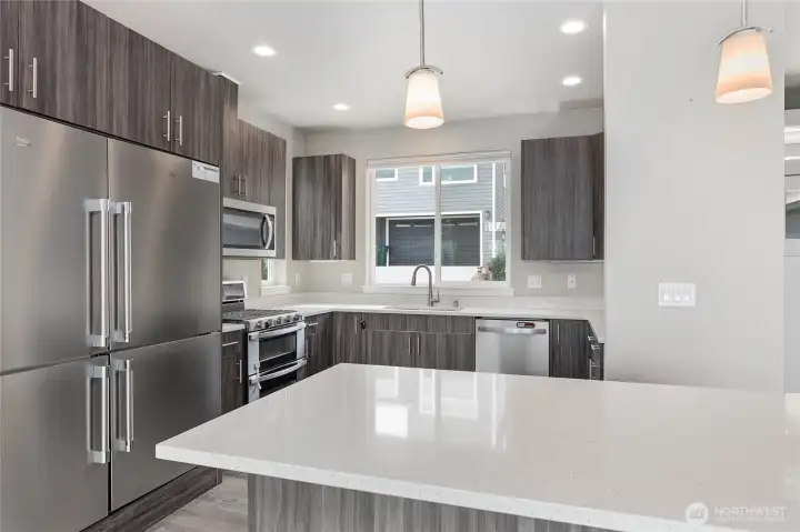 Double refrigerators and double oven