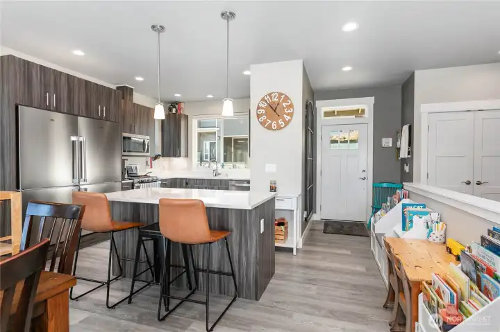 Double refrigerators and double oven